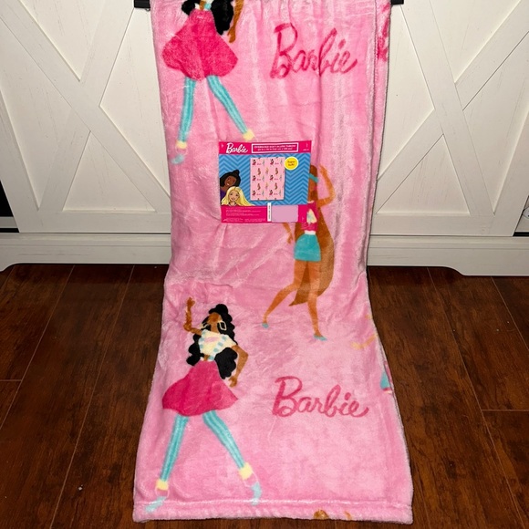 Barbie Workout Oversized Plush Throw Blanket - Picture 3 of 4
